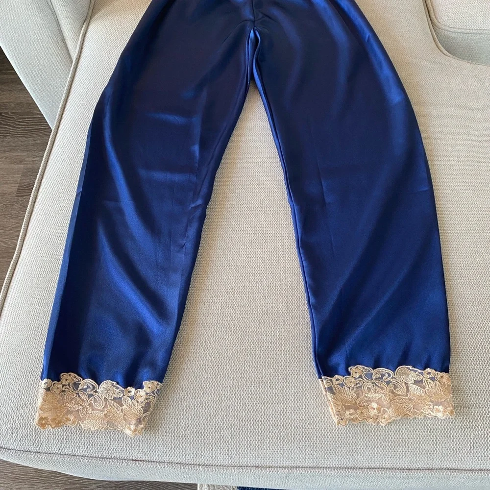 Luxurious Blue Satin Robe with Lace Accents NWOT 100% polyester feels like silk - Picture 7 of 16